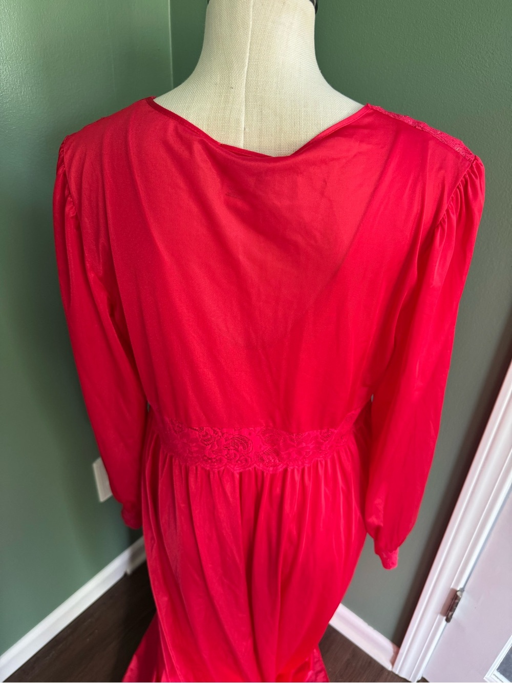 Red Vintage Nightgown & Robe set - Picture 7 of 12
